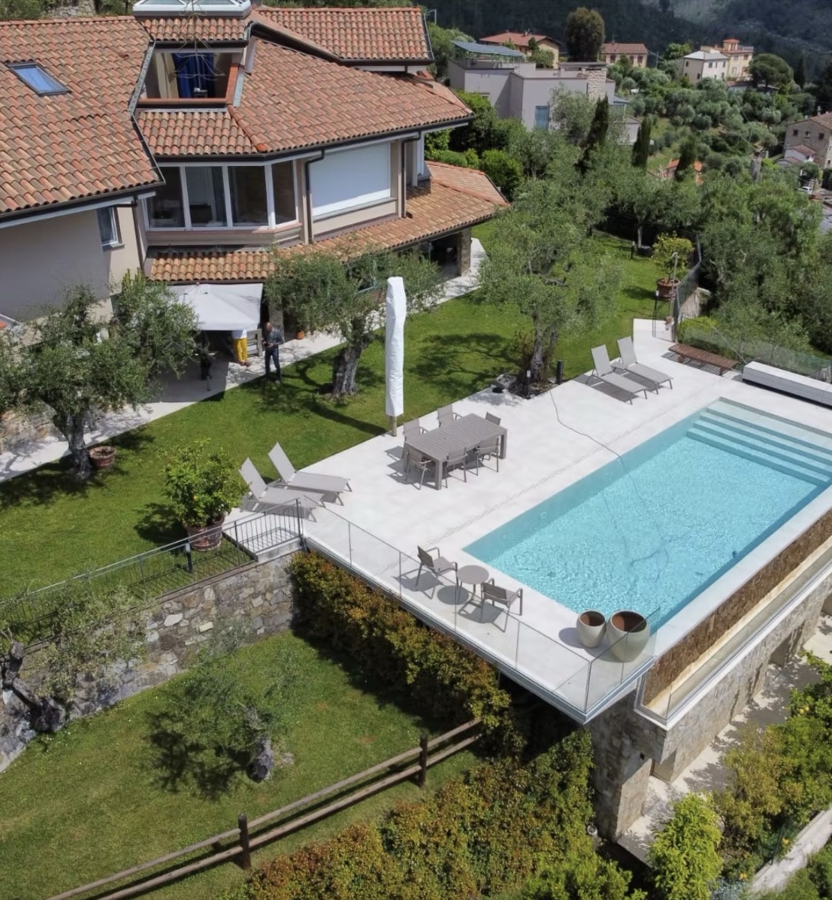 Villa con piscina e giardino